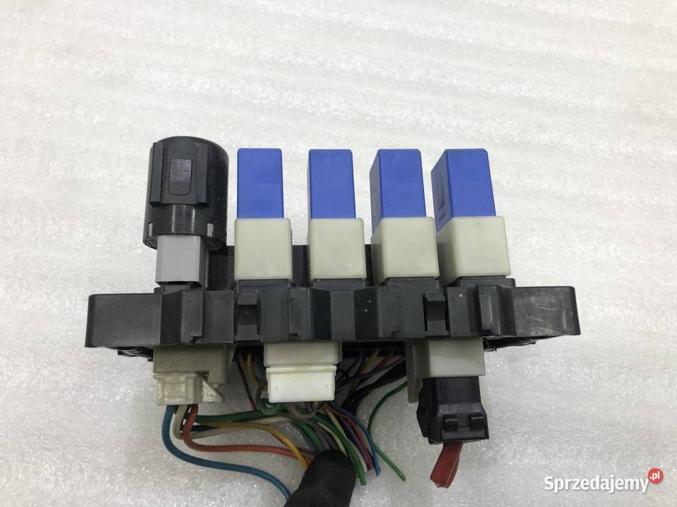 SKRZYNKA BEZPIECZNIKÓW NISSAN NP300 sprzedam