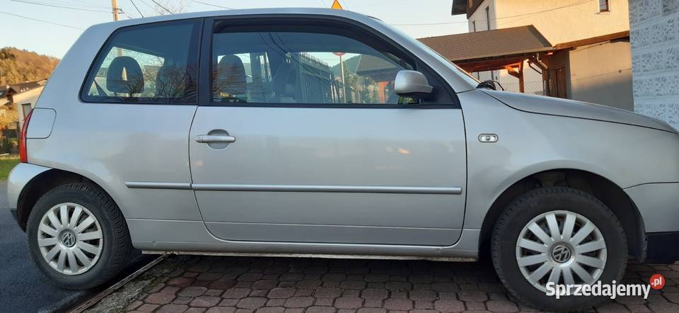 Lupopoj100 małe czyste zgrabne autko