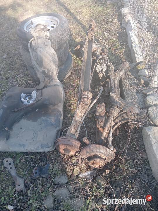 Golf 2 na części i Aro 4x4 Kadcza