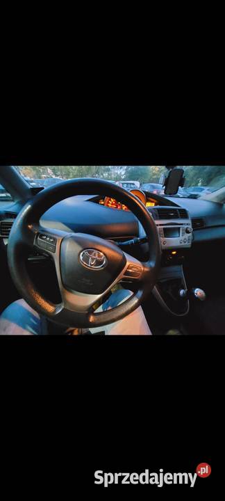 Toyota Verso klimatyzacja hak bezwypadkowy dobra mazowieckie Warszawa