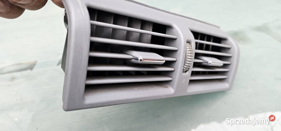 Kratka nawiewu szara środkowa mercedes w210 Zbąszyń