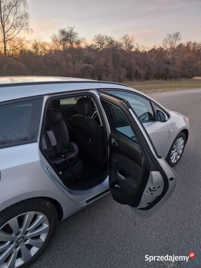 Opel astra j 2011r 17 110 Kombi Motoryzacja Kostrzyn