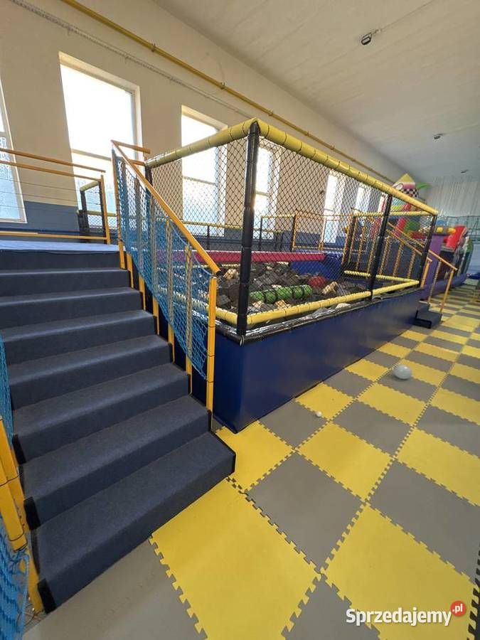 Basen z gąbkami i równoważnią Pleszew