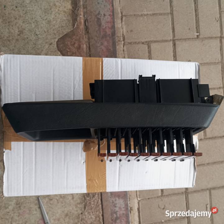 Box na kasety Mercedes W124 wysyłka Schowki, półki