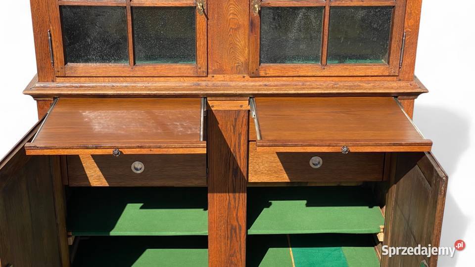 Stary dębowy kredens z litego drewna z witryną Gryfice