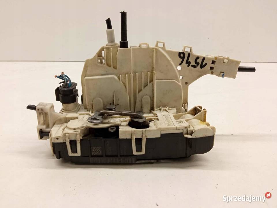 ZAMEK DRZWI TYŁ PRAWY W906 A9067400835 Rok produkcji 2010 świętokrzyskie