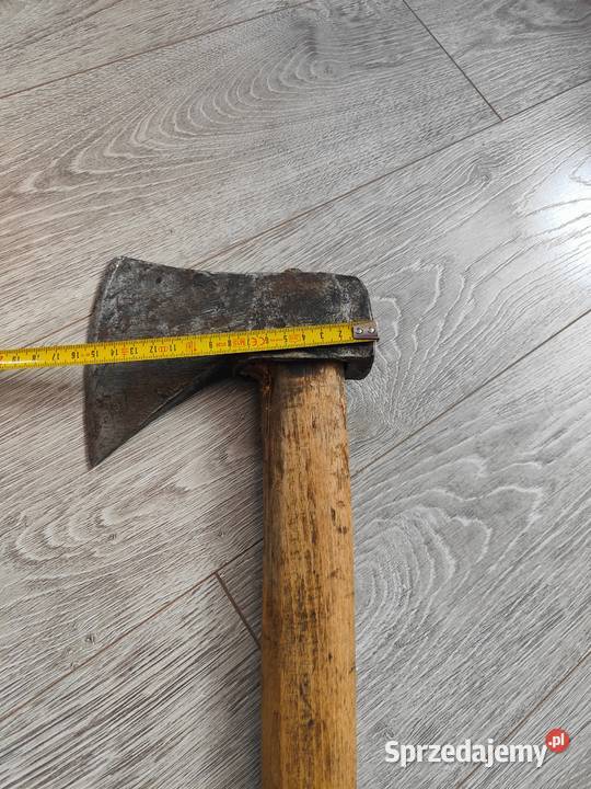 Stara zabytkowa siekiera pomorskie