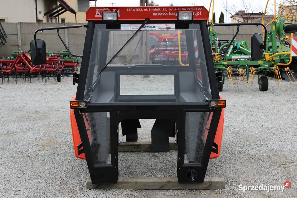 Kabina do ciagnika C360 C 360 z błotnikami Koja nieuszkodzony Rogóźno