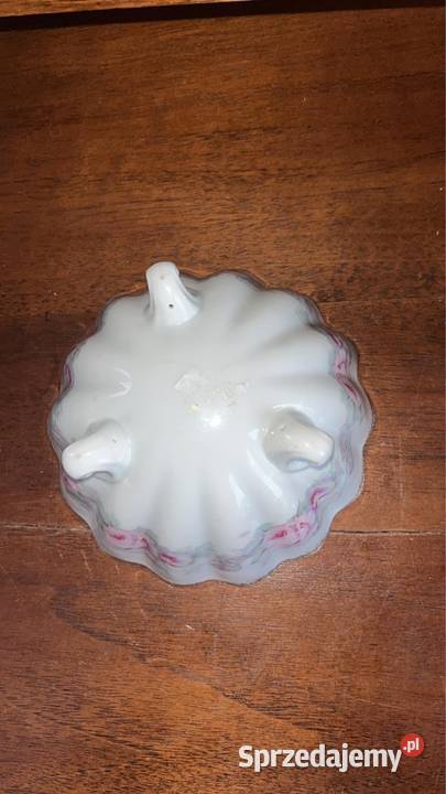 Śląskamiseczka pateraNa 3 nóżkach Nie posiadają Gdańsk