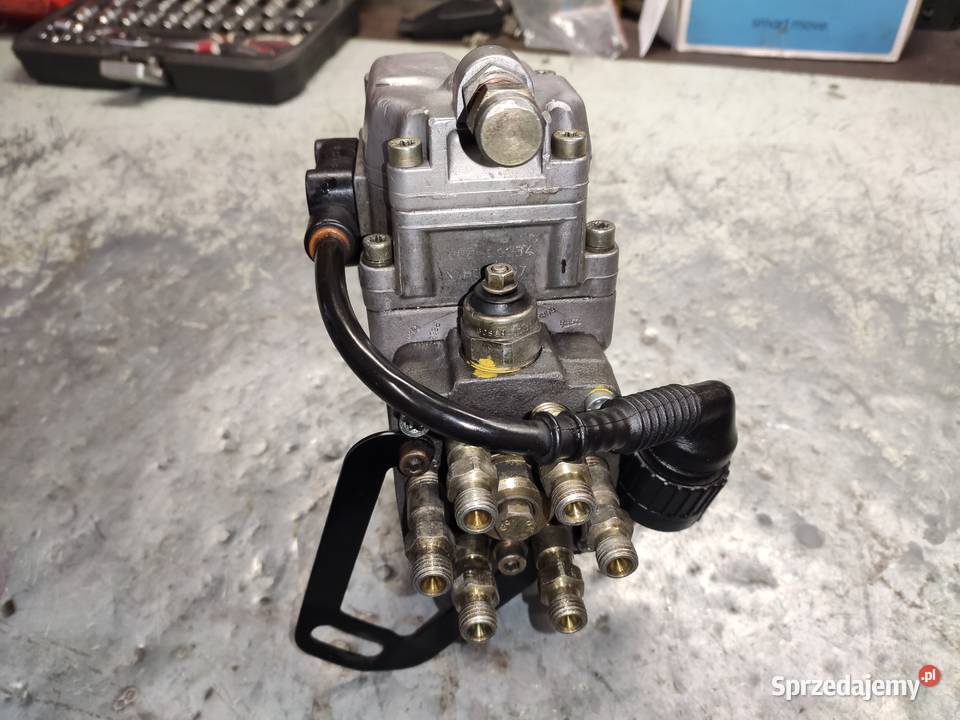 Pompa wtryskowa BMW 25 TDS opel omega Części Tarnobrzeg sprzedam