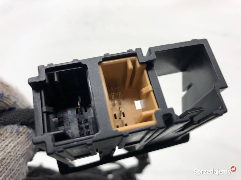 WIĄZKA KLAPY BAGAŻNIKA TYŁ SKODA KAMIQ osobowe