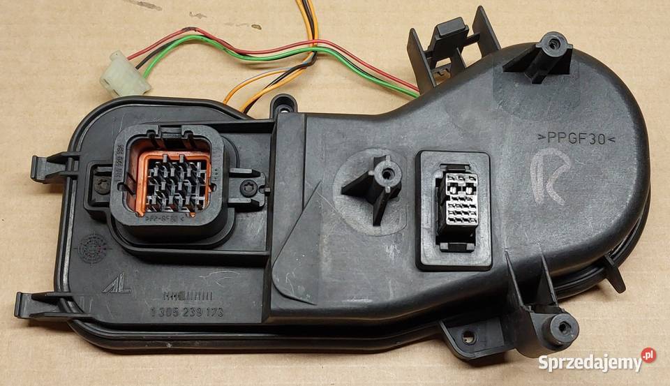 ZAŚLEPKA DEKIEL LAMPY PRZÓD PRAWA FORD MONDEO Mielęcin