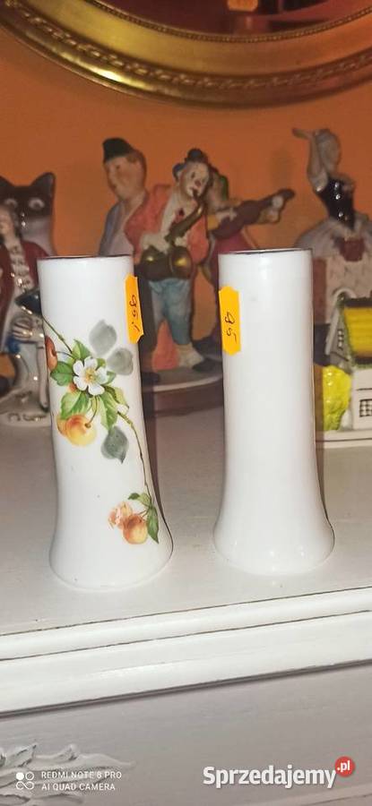 Wazonik wazon Białe szkło Piękna gałązka wiśni pomorskie Gdańsk