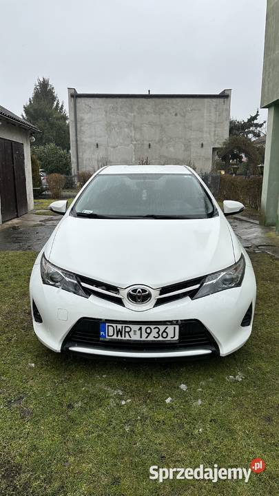 Toyota Auris 133 2014 95 2 właścicieli niski Wrocław sprzedam