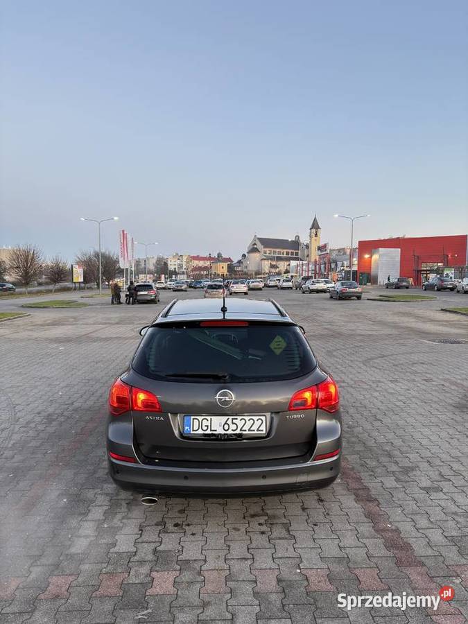 Opel Astra J kombi 14 turbo 140 2011 Astra