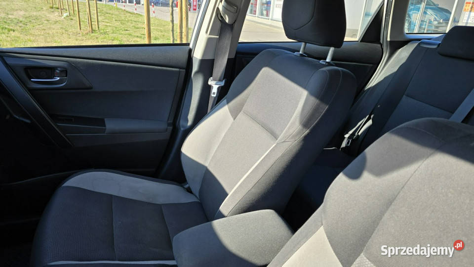 Toyota Auris II 2012 Auris mazowieckie sprzedam