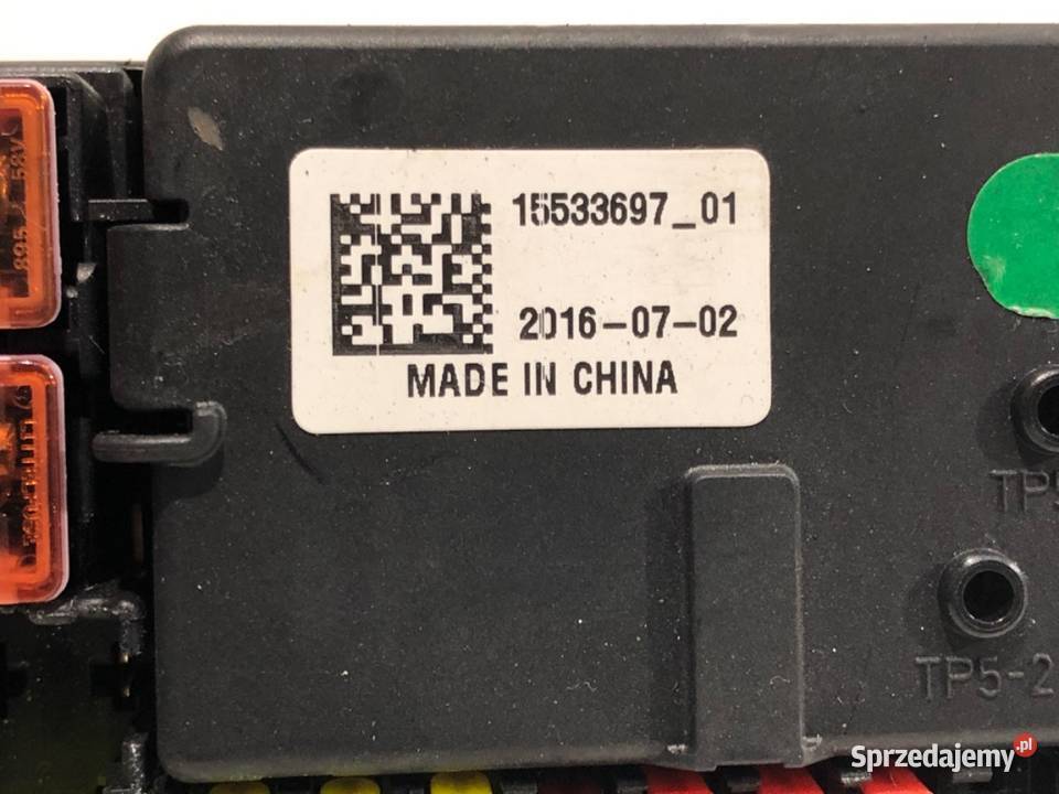 SKRZYNKA BEZPIECZNIKÓW OPEL ASTRA K 15533697