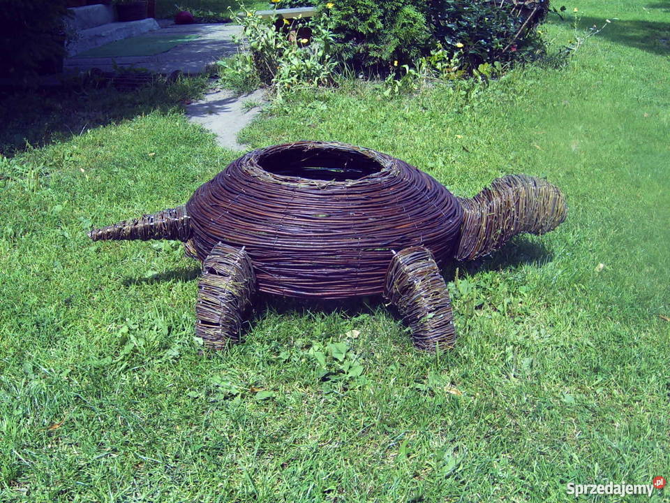 Orginalna ozdoba do ogrodu żółw z wikliny