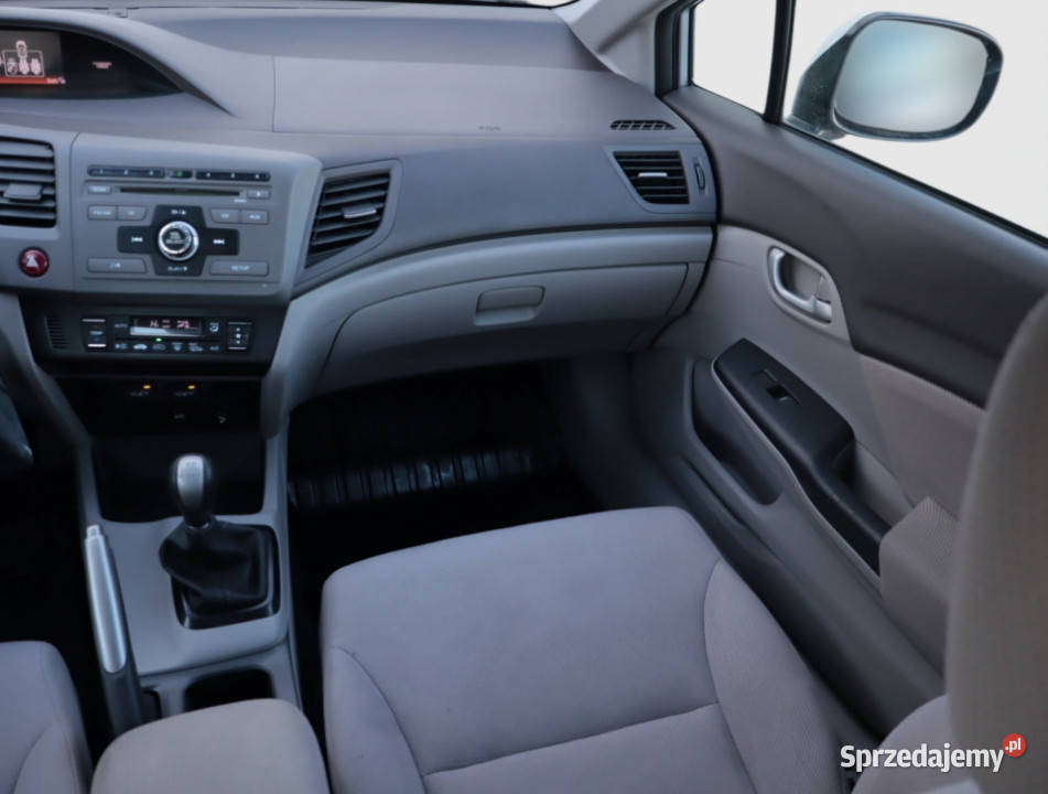 Honda Civic 18 iVTEC srebrny Bielany Wrocławskie