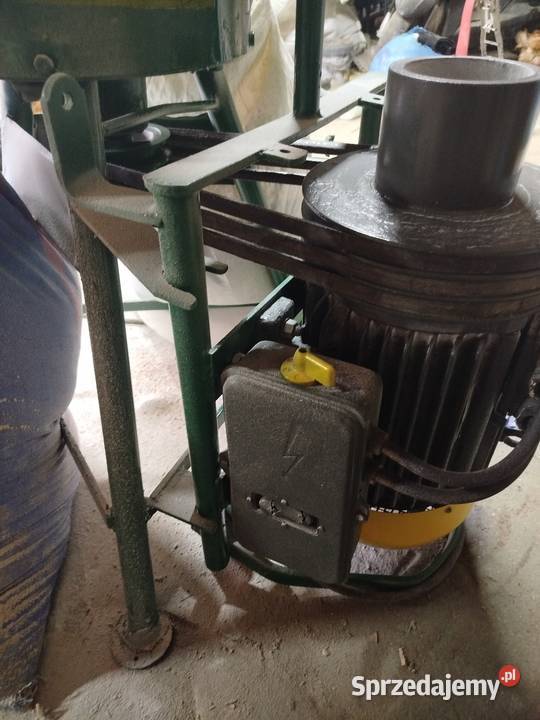 Bąk rozdrabniacz śrutownik gniotownik śruta nieuszkodzony Starachowice sprzedam