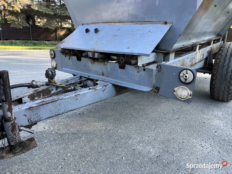 Rozsiewacz wapnanawozu Piast RCW 3 brzeg nieuszkodzony Pieszyce