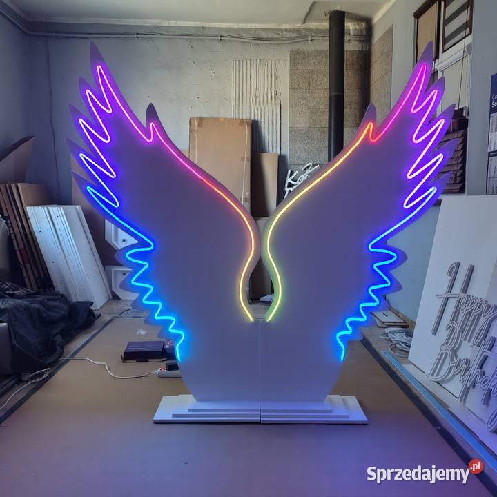 Skrzydła podświetlane LED Taśmy LED Rawicz