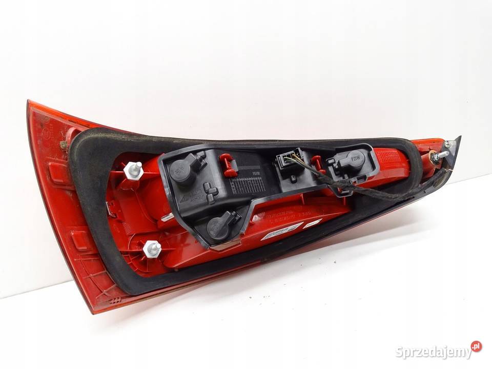 LAMPA PRAWA PRAWY TYŁ W BŁOTNIK AUDI Q3 I 8U