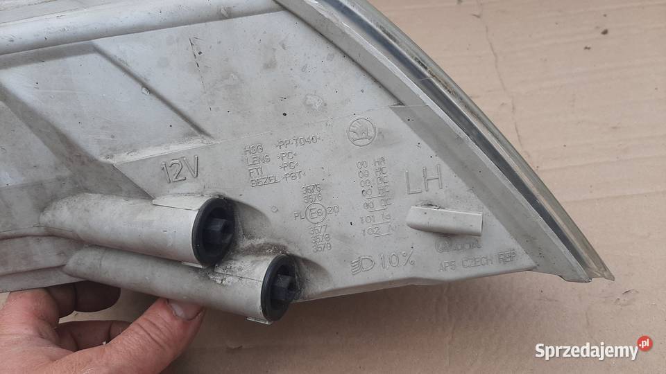 lampa przednia lewa SKODA OCTAVIA II przed lift Dębno