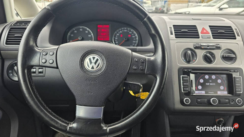 Volkswagen Touran navi klima mały przebieg super czujnik parkowania