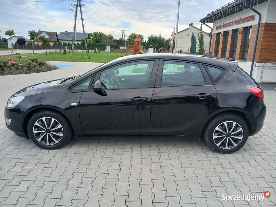 Opel Astra J 2010 16 benzyna 115 200 Grzane Rok produkcji 2010