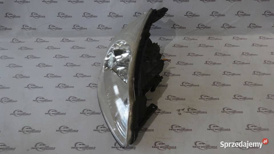 HYUNDAI i10 10r lampa prawy przód 821020X0 osobowe świętokrzyskie