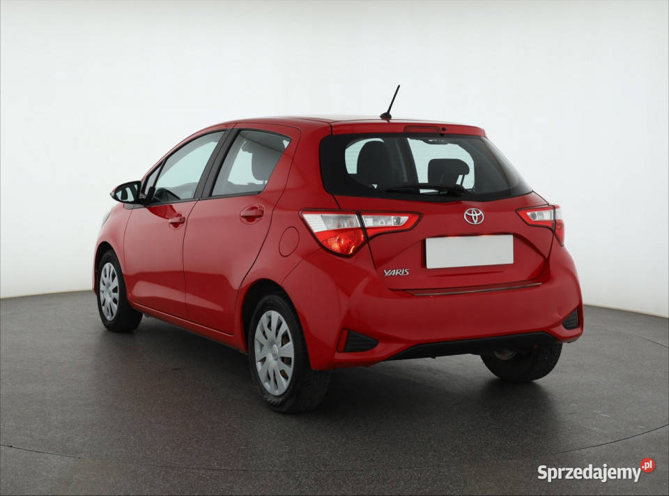 Toyota Yaris 10 VVTi Rok produkcji 2017 Piaseczno