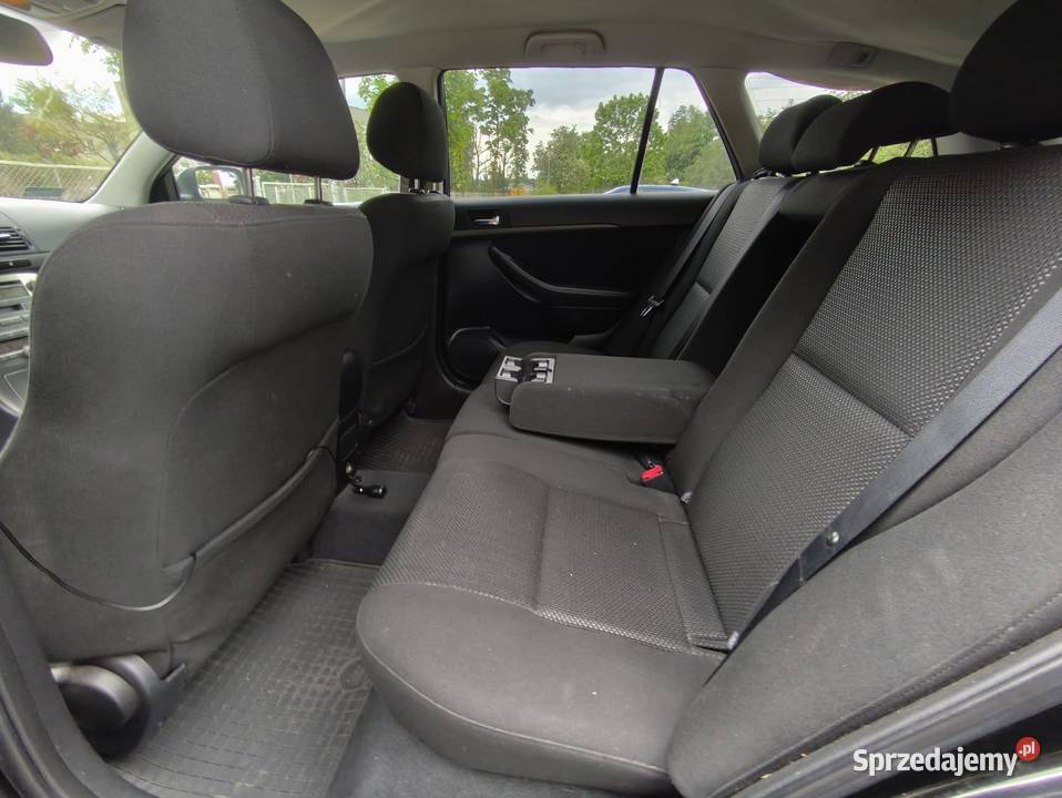 Czarna Toyota Avensis 18 benzyna 2004r kombi