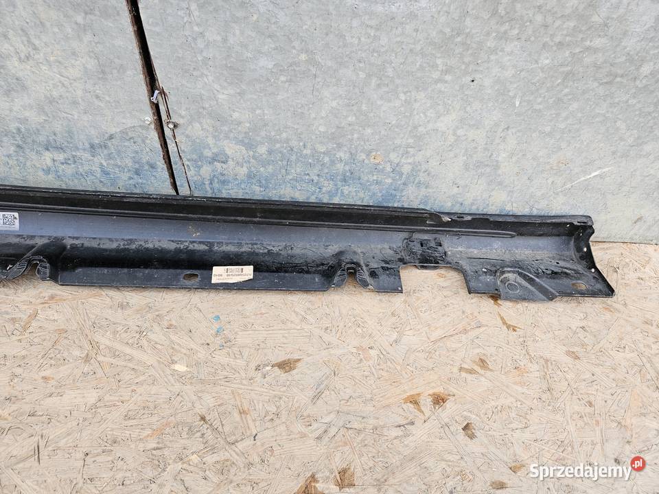 MERCEDES W205 AMG LISTWA PROGOWA LEWA osobowe sprzedam