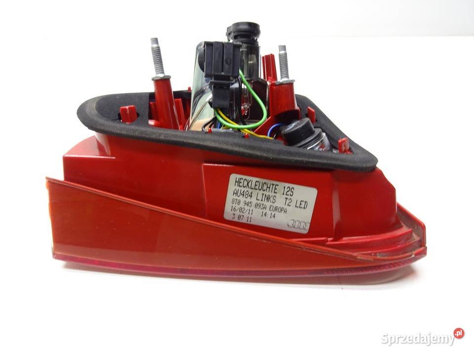 LAMPA LEWA LEWY TYŁ TYLNA W KLAPĘ 8T0945093A