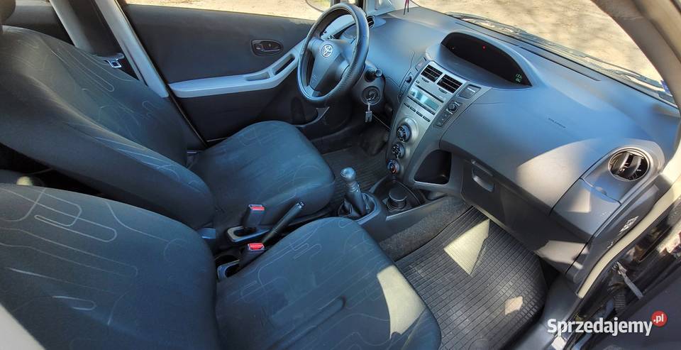 Toyota Yaris II 10 VVTi 2010r salon Tczew