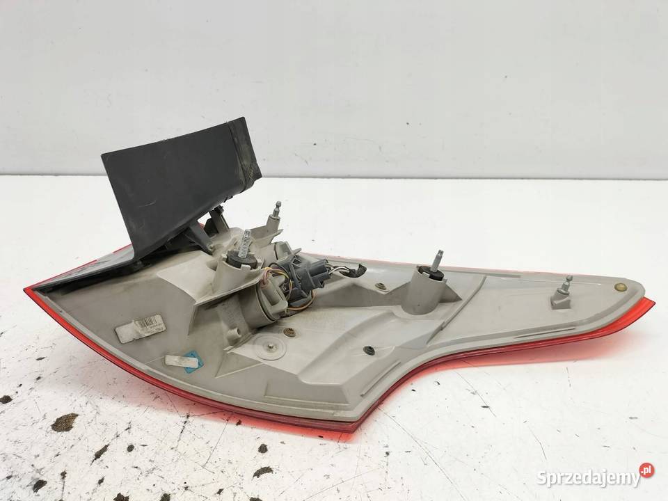 LAMPA TYŁ LEWA KOMBI LIFT Ford Focus Mk3 osobowe