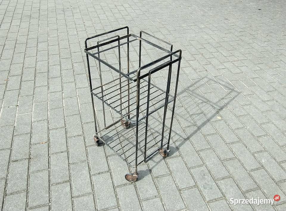 Stary metalowy barek na kólkach metaloplastyka pomorskie Gdynia