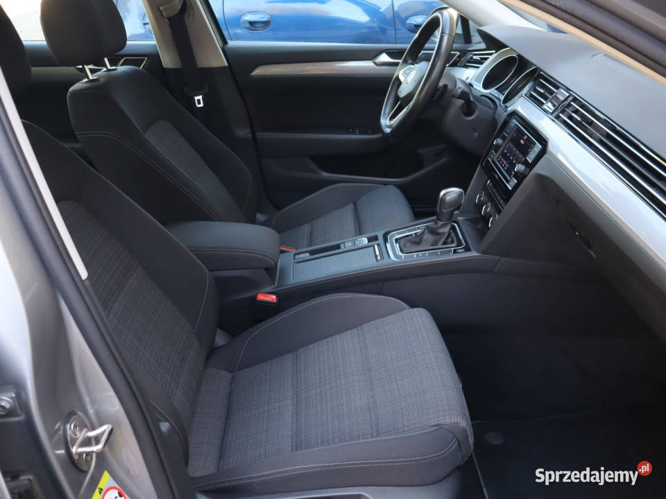 VW Passat 20 TSI asystent pasa ruchu Katowice