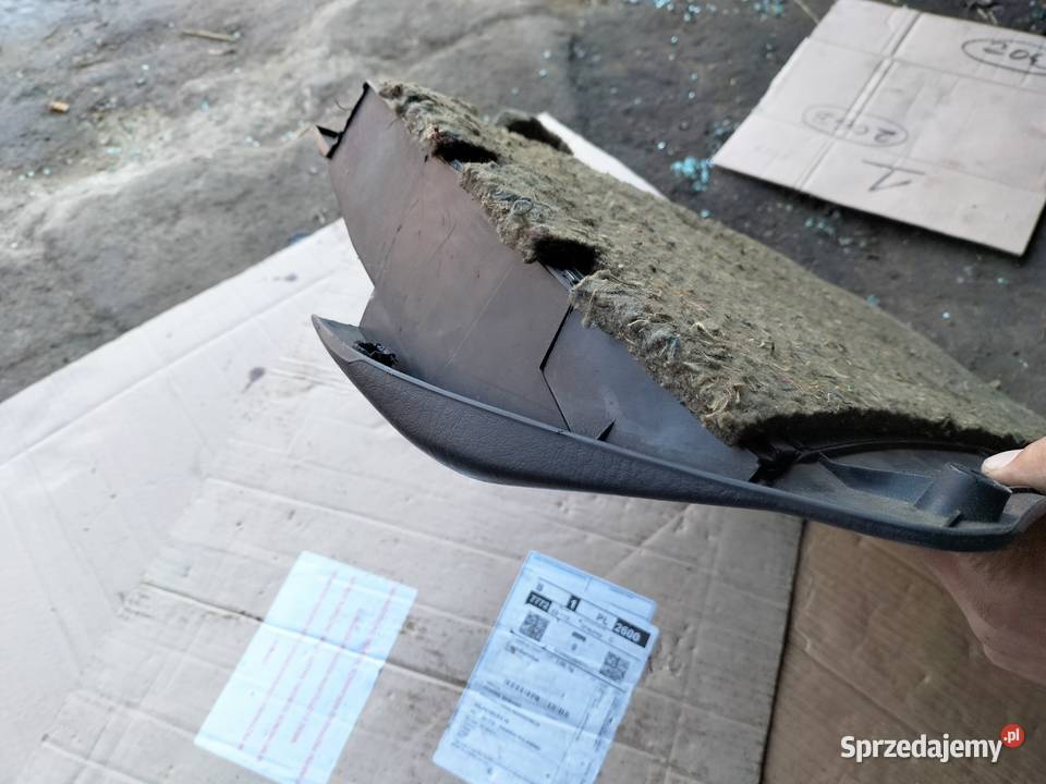 AUDI 80 B3 80B3 CHOWEK PÓŁKA KIEROWCY Schowki, półki Kamień-Kolonia