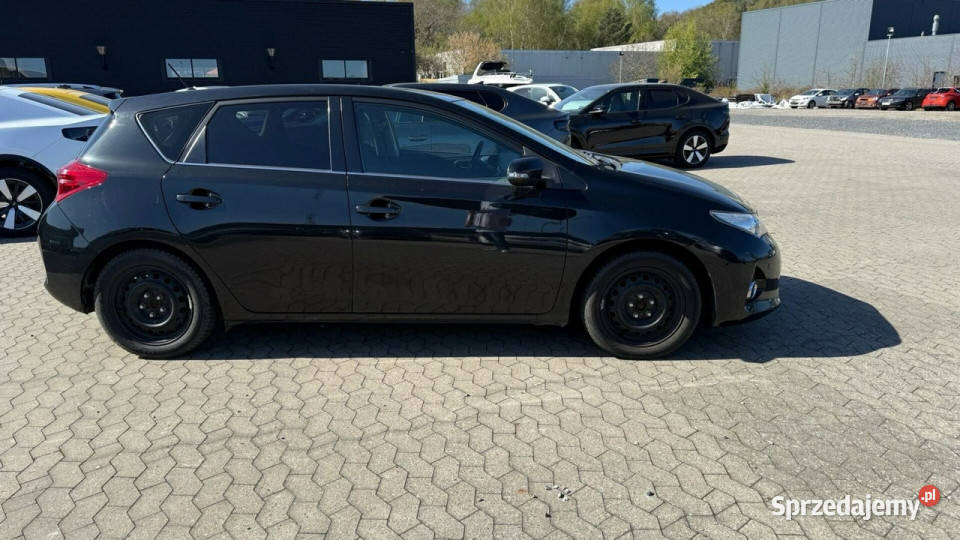 Toyota Auris II 2012 Sadlno