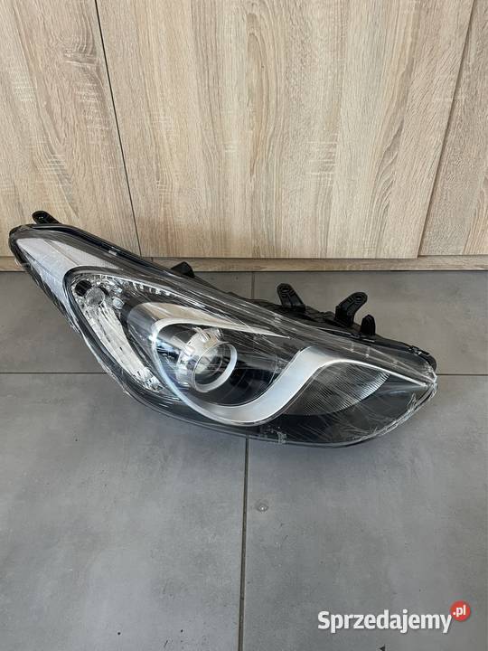 Hyundai i30 II 2012 reflektor prawy przód bez