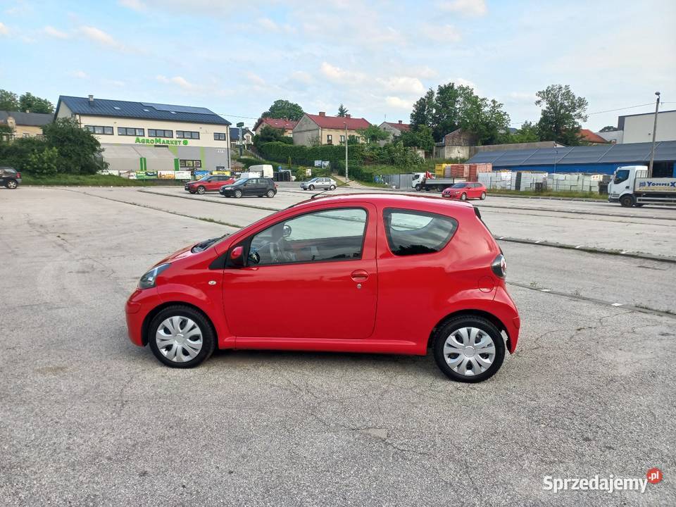 Toyota Aygo Benzyna Klimatyzacjia ABS Zarejestrowany w Polsce Samochody osobowe Kraków sprzedam