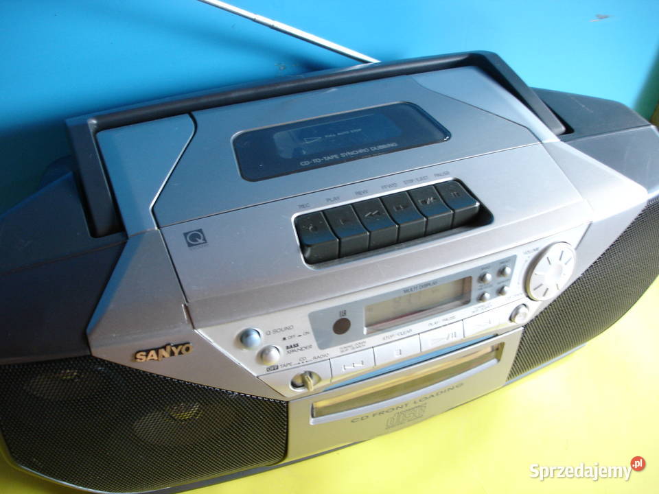 Radiomagnetofon z CD SANYO MCDZ330F