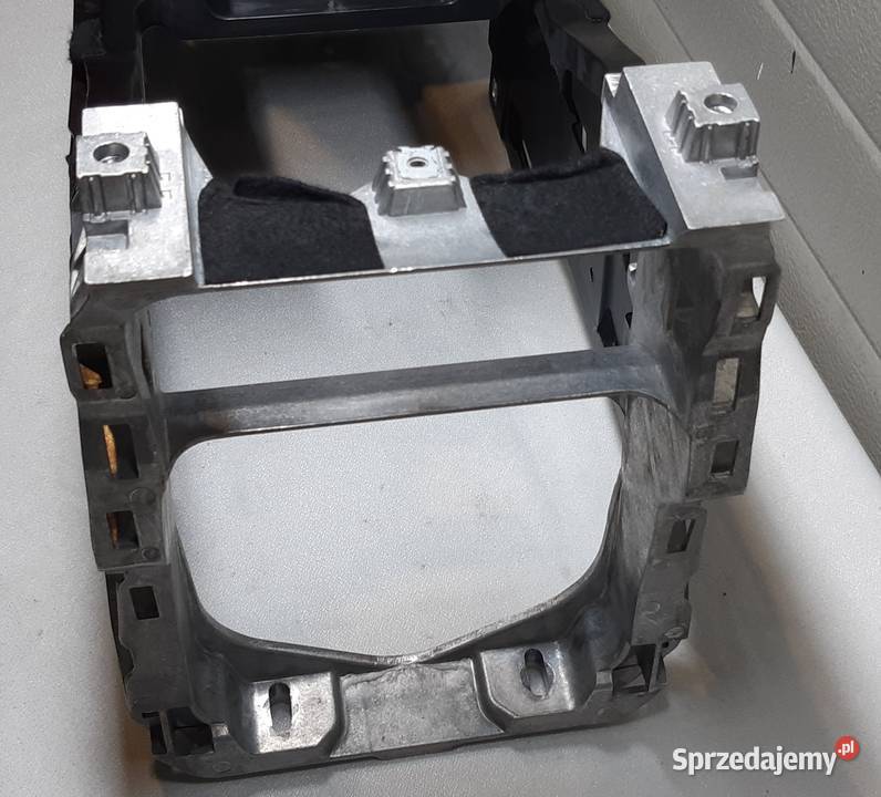 STELAŻ TUNELU ŚRODKOWEGO AUDI Q7 4M 4M0863243 Mielęcin