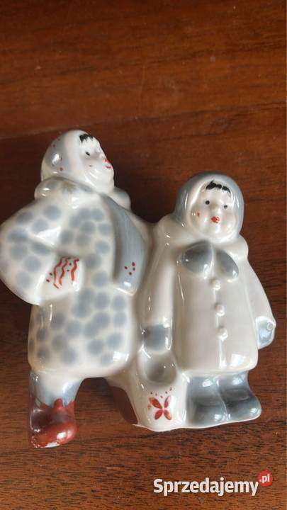 Figurka dzieci Eskimosów w zimowych strojach Porcelana i szkło