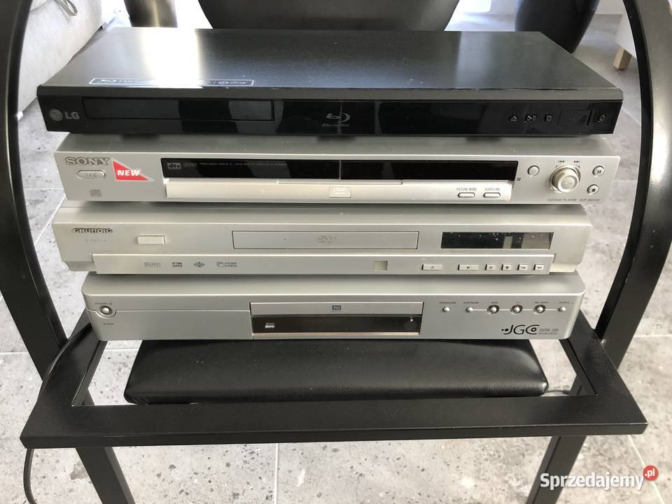 Odtwarzacz LG Blu-ray BP220 plus trzy inne urządzenia