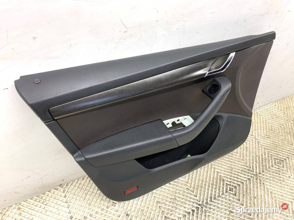 BOCZEK DRZWI LEWY PRZÓD SKODA OCTAVIA III Kombi