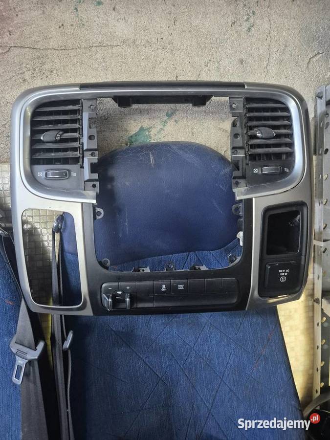 Panel środkowy deski Ram 1500 śląskie Ruda Śląska sprzedam