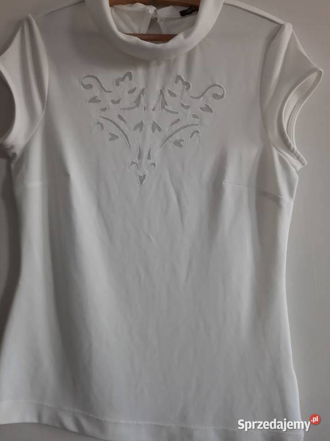 Bluzka biała ze wzorkami na dekolcie